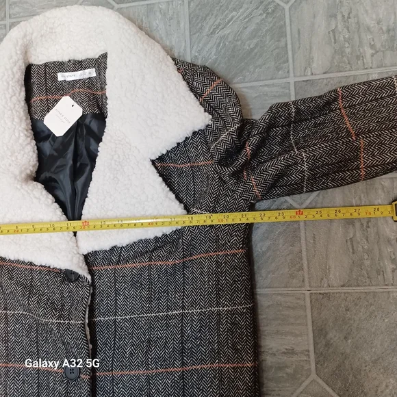 Altar'd State Gray and White Teddy Jacket with Plush Collar Size M - Picture 11 of 11